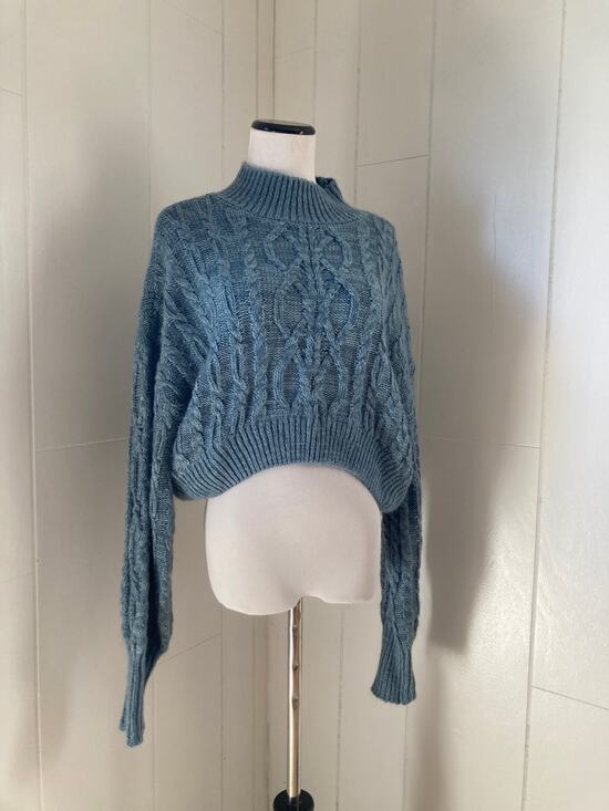 Arizona Jean Company Sweaters - Arizona Blue Cropped Pullover Sweater, Size L